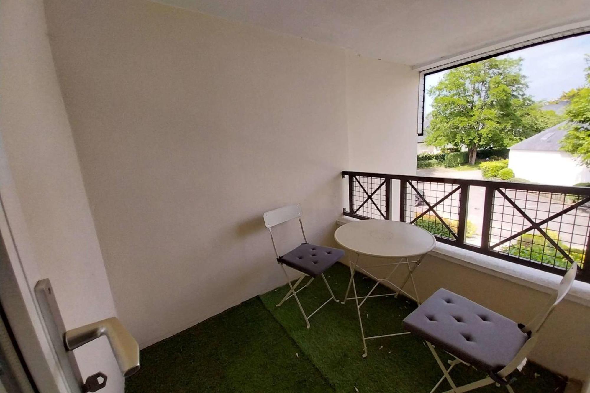 Charming With Balcony Near Port Of Appartement