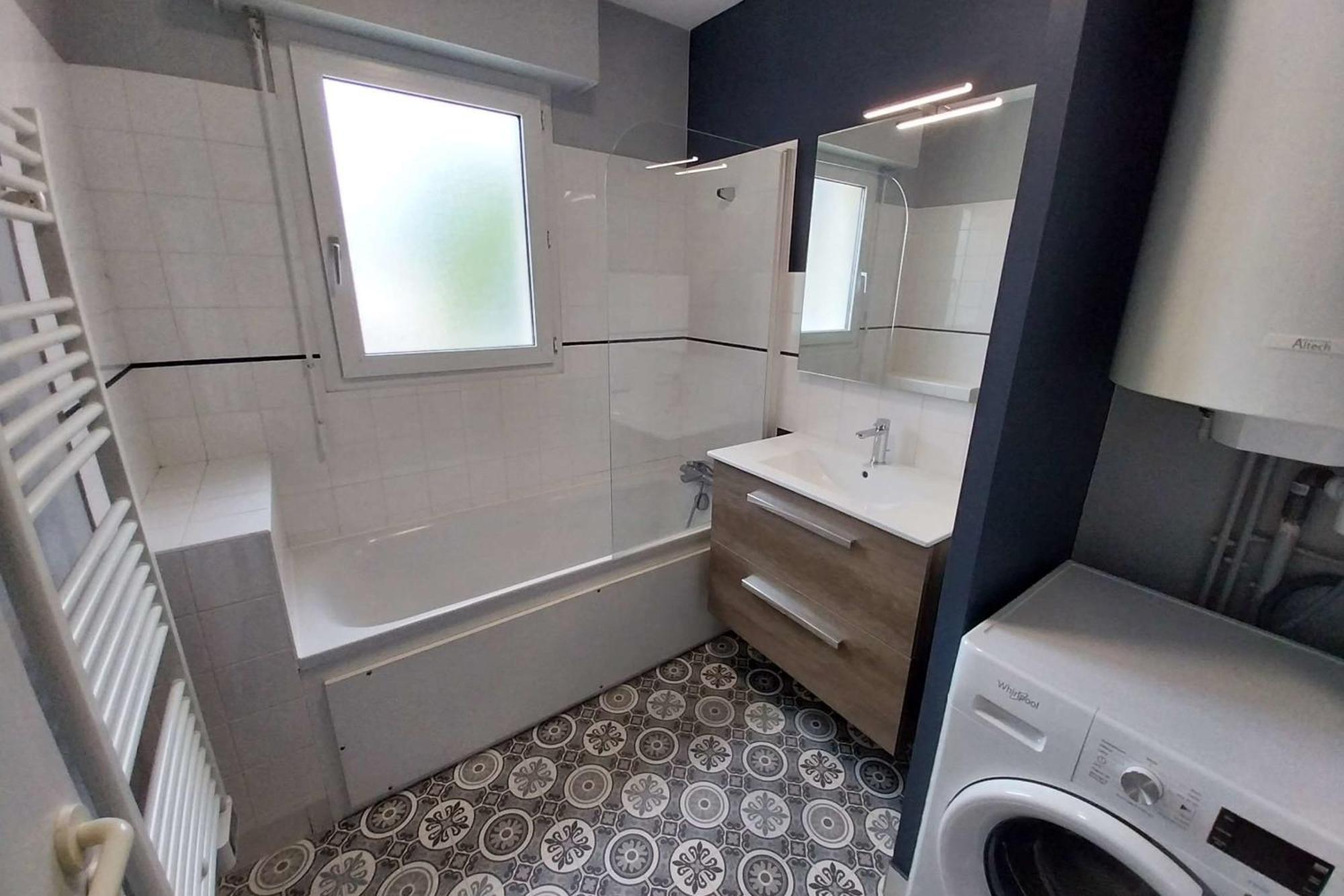 Charming With Balcony Near Port Of Appartement *